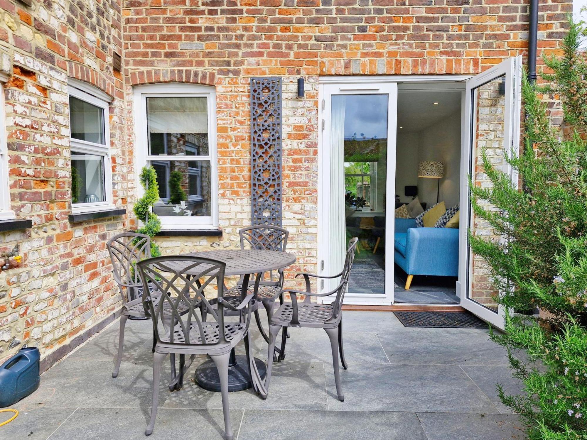 Four Priory Road, Chichester Ngoại thất bức ảnh