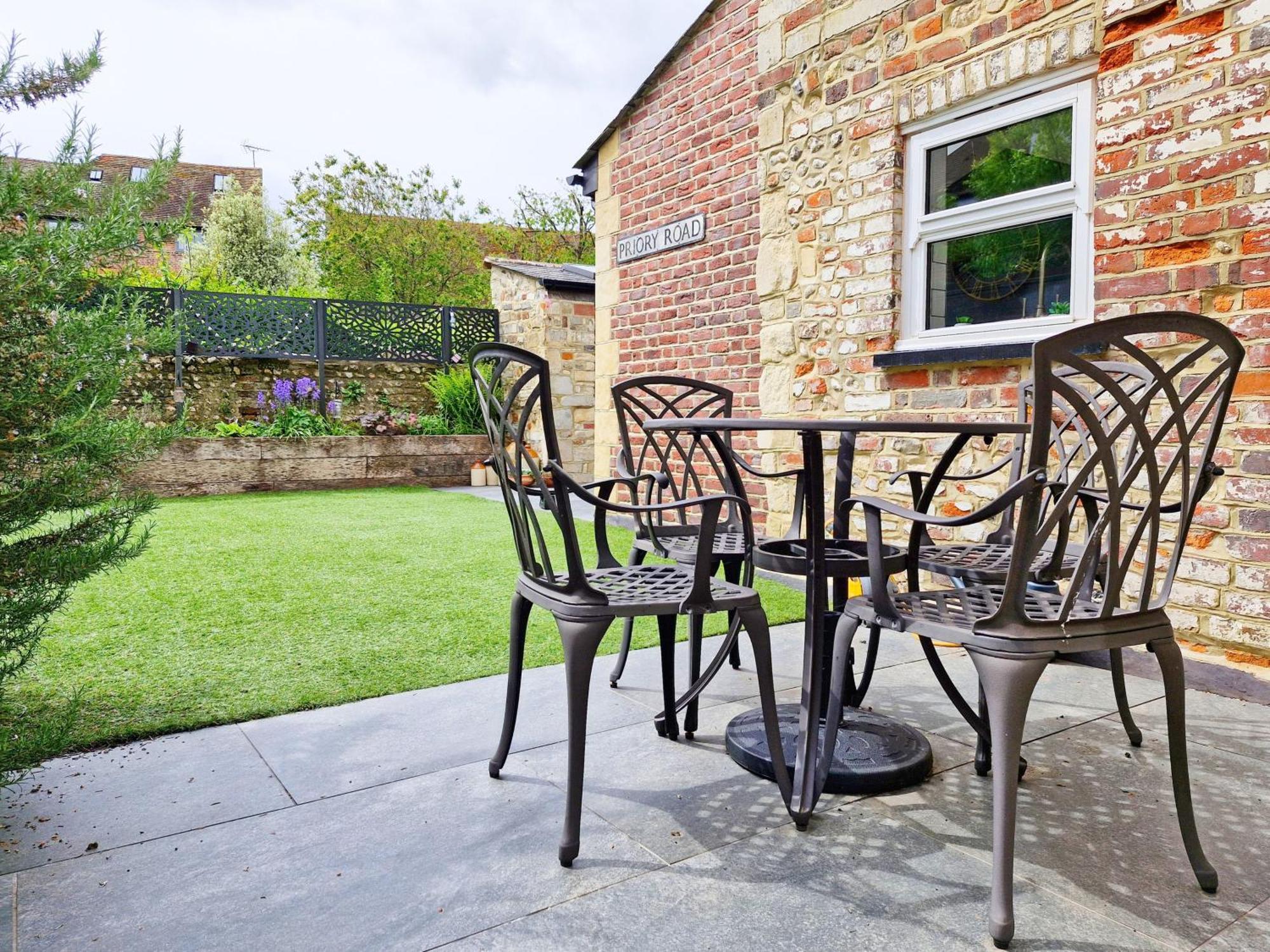 Four Priory Road, Chichester Ngoại thất bức ảnh