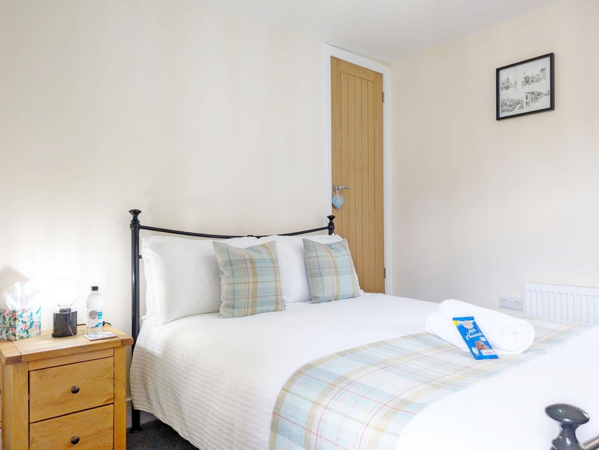 Four Priory Road, Chichester Ngoại thất bức ảnh