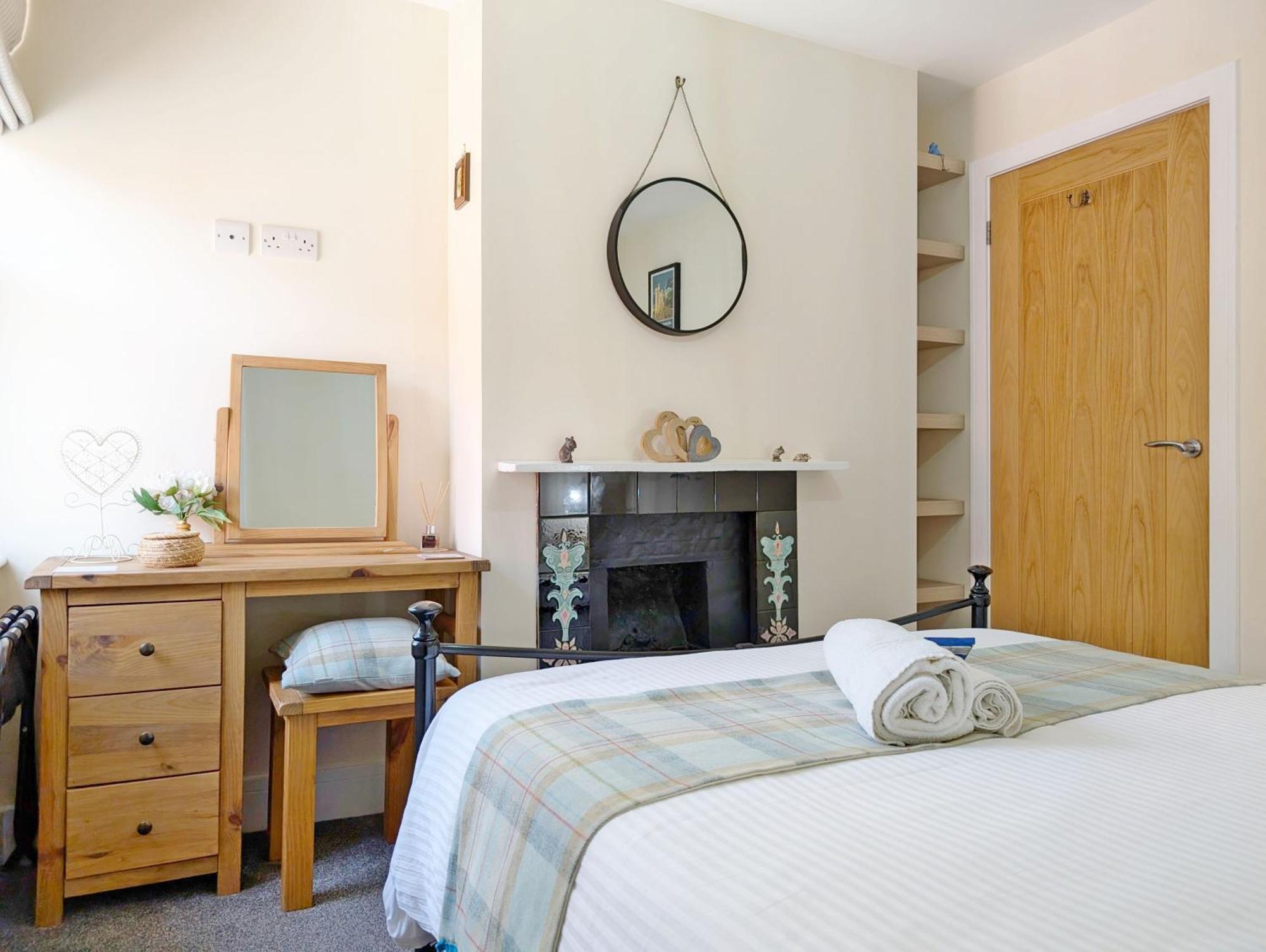 Four Priory Road, Chichester Ngoại thất bức ảnh