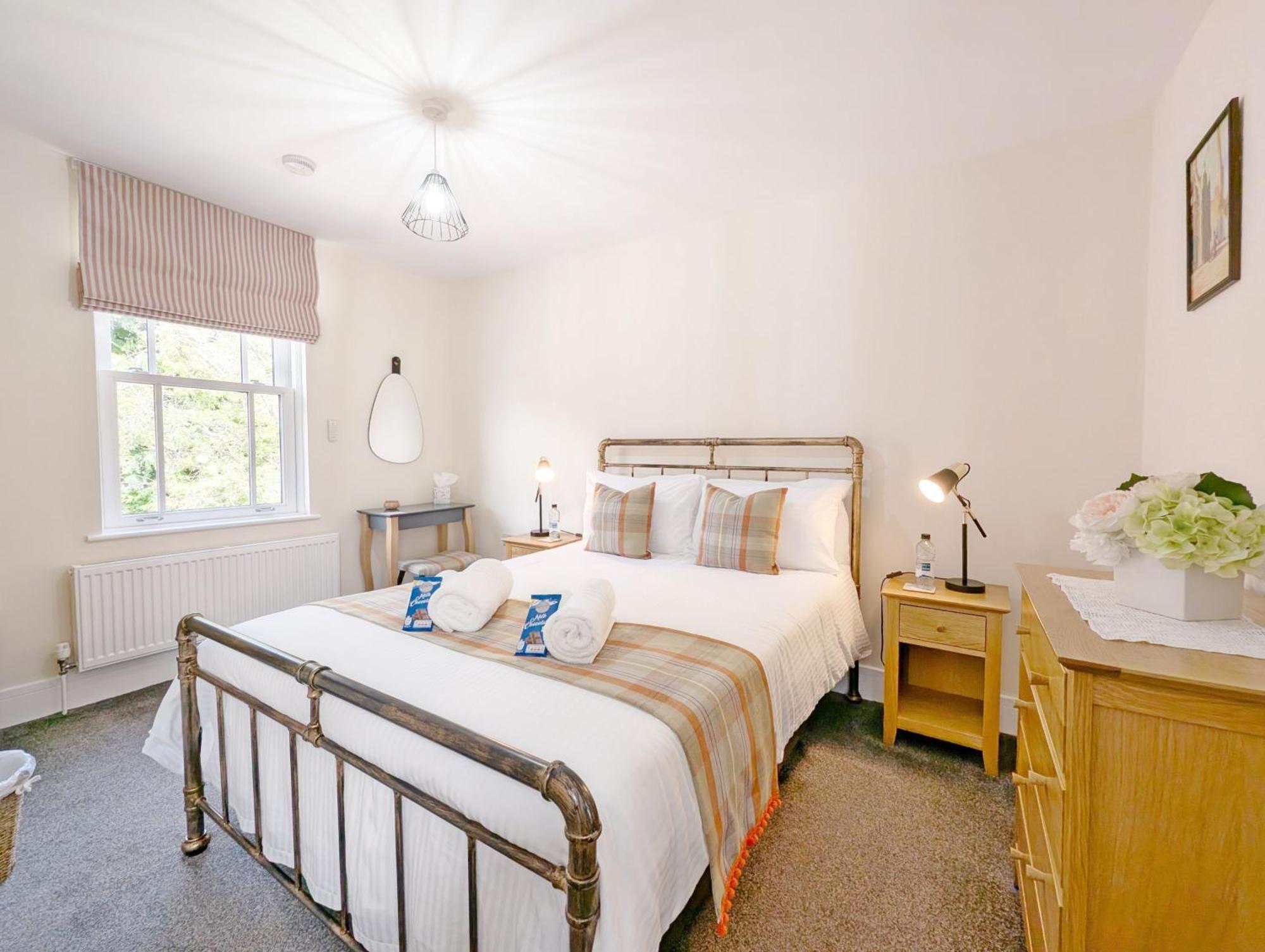 Four Priory Road, Chichester Ngoại thất bức ảnh